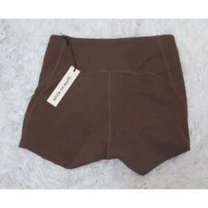 While on Earth Shorts Women's Size Small Brown 3"‎
